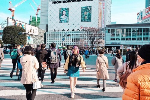 Abis nonton Kimi no Nawa + Weathering with You kemaren, jadinya makin makin rindu Jepang! Jangan bosen ya kalau aku post foto Jepang dari 2 taun lalu, karna emang seseneng itu bisa ke Jepang dengan usaha sendiri setelah bermimpi sejak SD ☺️ Ini juga merupakan liburan paling happy menurut aku, karna walaupun solo traveling aku ga kesepian atau bosan sama sekali! I won’t mind sih kalo selanjutnya pergi sama temen, biar ada yang fotoin hahaha 🤣

Anyway, salah satu poin penting untuk liburan kan tiket pesawat murah ya? Aku selalu bilang sebisa mungkin hunting tiket promo biar bisa hemat di budgeting. Selain pesawat, akomodasi selama liburan juga penting terutama kalau kita staynya agak lama. Perkembangan teknologi sekarang memudahkan banget sih, kita bisa cari tiket dan akomodasi sekaligus dengan aplikasi doang plus banyak promo pula :”) Walaupun belum ke Jepang lagi, tapi beberapa kali beli tiket pesawat via @tiketcom karna promo-promonya lumayan bikin hemat 😉

Happy birthday yang ke-8, @tiketcom ! Semoga makin banyak inovasi baru, makin sering ngasih promo supaya makin banyak orang yang berhasil wujudin mimpi traveling ke negara impian ya! 💋

#UltimEight #BulanAntiGalau #SemuaAdaTiketnya
.
.
.
#clozetteid #BigDreamerInJapan #travelblogger #travelbloggers #travelblog #japantravel #exploretokyo #shibuyacrossing #shibuya #tokyo #ilovejapan #japanloverme #jntoid #traveljepang #solotravelgirl #여행 #일본여행 #여행스타그램 #여행에미치다 #旅行 #渋谷 #しぶや #旅行記