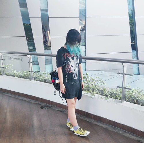 I'm lazy to dress up most of the time because comfy and loose outfit is actually my favorite. So when it hits me, I'll just simply grab any tee-dress 😂😂 #ngakufashionbloggertapimales .
.
.
#clozetteid #fashionbloggers #firstworldproblem #styleblogger #cgstreetstyle #ggrep #whatwelikeootd #looksootd #streetstyle #streetfashion #harajukufashion #indonesianfemalebloggers #ootdindo #lookbookindonesia #indofashionpeople #今日の服 #今日のコーデ #ファション #패션스타그램 #스트릿패션 #패션