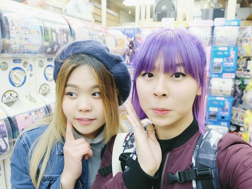 Adik yang sangat kuat 😂😂 First time met her tapi langsung sama2 nunjukin sisi yang seharusnya tidak ditunjukkan #gagaljaim 😂 We went to Akihabara but decided to leave because it was freakin' samuiiiii 😵
.
.
.
#clozetteid #akihabara #tokyo #japan #japanloverme #ggrep #fashionbloggers #fbloggers #bbloggers #travelblog #japantravel
