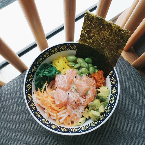 Poke bowl for lunch 😋👌🏻
.
.
.
#clozetteid #pokebowl #ggrep #foodblogger #foodie #jktfoodies #foodporn #lifestyleblogger #glosis #japanesefood