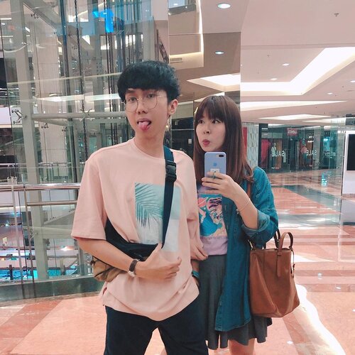 Happy birthday miluv [aww mlu bget] 🎂 Banyak banget foto ga pernah dipost 🙆🏻‍♀️ I wanna meet 🥺😌 #maafakubucin...#clozetteid #contentcreator #instadaily #bloggerperempuan #ootdbloggers #date