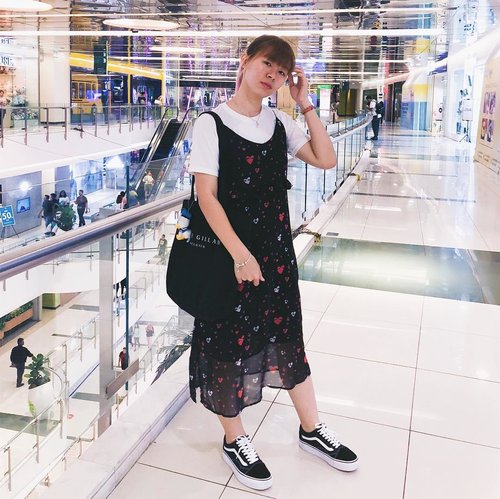Lazy outfit for sushi 🍣 #japobsOOTD
.
.
.
#clozetteid #fashionblogger #fashiondiaries #ootdindo #styleinspiration #styleblogger #lookbookindonesia #indonesianfemalebloggers #패션스타그램 #오오티디 #패피