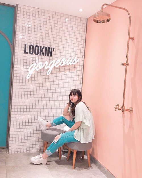 Am I? 🥺 #japobsOOTD
.
.
.
#clozetteid #fashionbloggers #ootdbloggers #styleinspo #outfitinspo #outfitinspiration #koreanstyles #lookbookindonesia #bloggerperempuan #kfashion #cgvgrandindonesia #grandindonesia #asiangirls #coordinate #wearjp #패션 #패션스타그램 #오오티디 #오오티디룩 #스트릿패션 #패션스타일 #今日の服 #今日のコーデ #コーデ #ファッション