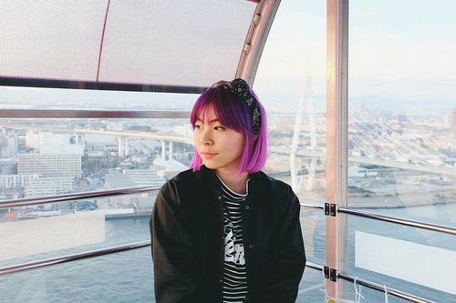 New post on #bigdreamerblog >> 10 Things to Do in Osaka 🤗 I was riding the Tempozan Ferris Wheel with my tripod lol It's quite scary and shaky when it reached the top but the view was breathtaking. I love high places tho, so no prob 😛 plus it's golden hour 💖 Read more about another 9 things to do in Osaka by clicking link in bio! Go go 💃
.
.
.
#clozetteid #japantravel #japanloverme #japanguide #osaka #exploreosaka #ilovejapan #tempozanferriswheel #travelbloggers #travelblog #lifestylebloggers #lifestyleblog #explorejapan #osakaguide #ggrep #abmtravelbug #femaletravelers #femmetravel #girlsborntotravel #passionpassport #여행 #여행스타그램 #오사카 #大坂