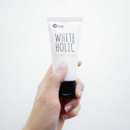 My first Try Me product from @charis_official 🙌 Will make a review soon! Stay tuned ya 😆
.
.
.
#clozetteid #whiteholic #wlab #charisceleb #charis #koreanbeauty #makeupjunkie #beautyaddict #indonesianfemalebloggers #beautybloggers #bbloggers #fbloggers #lifestylebloggers #美容ブロガー #뷰티블로거 #뷰디