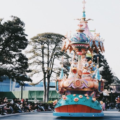 Thinking to change my editing style 🤔 This one somehow look like disposable camera result and I love it. Will share how I edit this photo on instastory! 😆😆 #BigDreamerInJapan
.
.
.
#clozetteid #travelblogger #disneylover #tokyodisneyland #japantravel #japanloverme #ggrep #editingtutorial