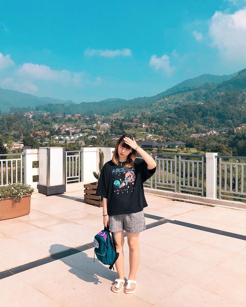 #japobsOOTD: staycation ⛰

I really wish I could go somewhere far this year 🥺 but maybe it’s time to struggle and hustle first 🤣🤣
.
.
.
#clozetteid #fashionbloggers #ootdbloggers #outfitinspiration #ootdinspo #ootdinspiration #ootdindokece #styleinspo #travelootd #bloggerperempuan #wearjp #패션스타그램 #오오티디 #오오티디룩 #스트릿패션 #패션 #今日の服 #コーデ #ファッション #今日のコーデ