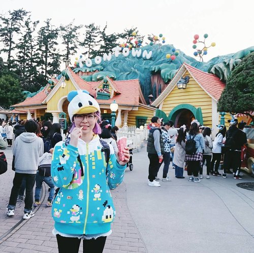 Can't move on from DisneySea and Disneyland! 😭 Couldn't explore the whole area so maybe it's a reason to come back? 😆😂
.
.
.
#clozetteid #tokyodisneyresort #japantrip #tokyodisneyland #toontown #japan #tokyo #traveljapan #japanloverme #ggrep #travelbloggers #fashionbloggers #fbloggers #bbloggers #donaldduck #旅行 #여행 #여행스타그램