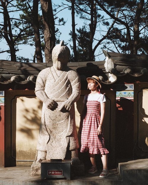 Taking pic with chicken zodiac 🐓 You can find these zodiac statues before entering Haedong Yonggungsa Temple in Busan. What’s yours? 😬 If you want to read the blog post, simply click link in bio! 🥰 #BigDreamerInKorea #bigdreamerblog
.
.
.
#clozetteid #travelblogger #ggrep #explorebusan #busankorea #koreatrip #ktoid #travelkorea #koreatravel #haedongyonggungsatemple #femmetravel #damestravel #visitkorea #부산 #부산여행 #해동용궁사 #여행에미치다 #여행스타그램 #旅行 #旅行記