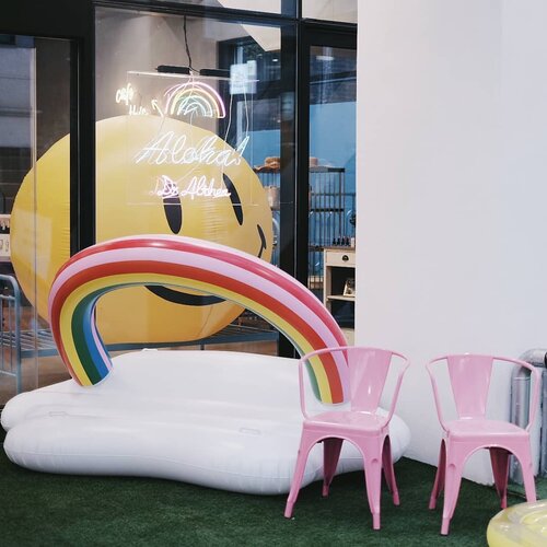 Cute spot in Hong Dae 💃🏻 It's called Dr. Althea I think 🤔 located beside Chuu/ near Stylenanda.
.
.
.
#clozetteid #BigDreamerInSeoul #cutespot #dralthea #hongdae #exloreseoul #koreatravel #travelblog #travelblogger #ggrep #kawaii #wanderlust #cutecafe #rainbow #abmlifeiscolorful #여행스타그램 #여행 #旅行