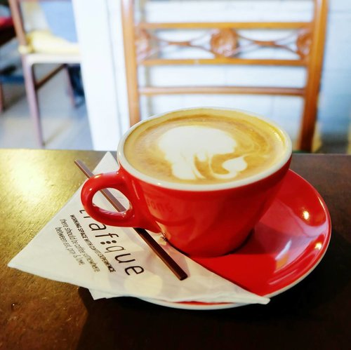 But first, coffee. おはようございます！☕...#clozetteid #ggrep #lifestyle #lifestyleblogger #fbloggers #bbloggers #blogginggals #coffee #trafiquecoffee #cappuccino #jakartacoffee #jakartafoodie #咖啡