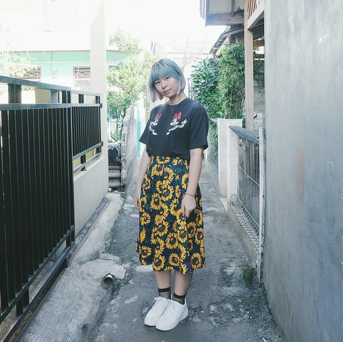 Sunflower skirt from @rosegal_official 🌻 Read more about my haul + review on #bigdreamerblog 🤗
.
.
.
#clozetteid #fashionblogger #fashionbloggerstyle #fbloggers #fashionblog #stylebloggers #ootd #ootdindo #lookbook #lookbookindonesia #cgstreetstyle #gogirlmagzstyle #styleinspiration #rosegal #fashionreview #coordinate #streetstyle #jfashion #패션 #패션스타그램 #인스타패션 #스트릿패션 #패션블로거 #コーディネート #今日の服 #今日のコーデ #ファション