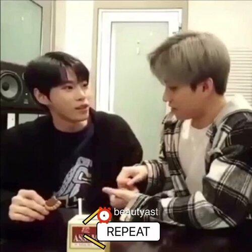 Akooohh ga kuat dengan gaya flirting si ganteng Jungwoo ke Doyoung hyung nya 🙈 OMG! #DOWOO #JUNGDO #WOOYOUNG #DOJUNG harus diresmikan 🎀🎊 *potong pita*...Mark yang disebelahnya, saranghaeyo🙆🏻‍♀️ || SWIPE for bonus! ..Credit youtube from : Kangjix , Lovey , Ship Everyone...#nct #nctu #nct_u #nct_u_boss #nct2018 #clozetteid #nct127 #nctzen #nctdoyoung #nctjungwoo #nctmark #엔시티127 #엔시티유 #beautyvid1 #vlive #nctvlive #jungwoo #doyoung #mark