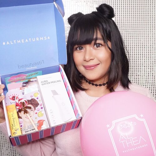 Happy Birthday @altheakorea yang ke 4 tahun 🎉🎂♥️ Althea lagi bagi bagi banyak hadiah nih gengs 🎁Contest nya ada di IG Story, IG Feed, dan juga Facebook. Kamu cukup belanja di in.althea.kr selama bulan July ini dan kamu akan mendapatkan balon dan ticket ber-nomor yang nanti akan mendapatkan grand prize ke Korea ✈️🇰🇷 Ga hanya itu, banyak hadiah shopping credit nya juga 🛍...Kamu tinggal selfie dengan box, tiket, dan juga balon nya, semua nya yang kamu dapet deh. Upload ke IG atau FB kamu dan tag @altheakorea dan juga cantumkan hashtag #AltheaTurns4 #AltheaKorea #AltheaCarnival #FlymetoKorea Good Luck yups!! ...#clozetteid #althea #birthday #korea #altheaangel #altheaangels #pink