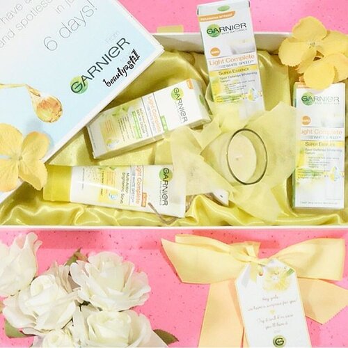 [NEW POST IS UP] Unboxing Garnier Hampers + their new product : Super Essence Serum. Read also the brief review tentang 3 langkah memiliki kulit wajah cerah.. Plus, aku juga info kan perbedaan Garnier satu dan lain nya. Plus bagaimana memilih Garnier mu yang sesuai dengan jenis type kulit mu ; Normal-Kering-Berminyak. Klik link yang ada di bio 👉 http://www.beautyasti1.com/2016/03/unboxing-garnier-light-complete-white.html #starclozetter #clozetteid #garnier #sayangidirimu #garnierid #superessenceserum #serumcream #serum #flatlay #love #like4like #followme #fotd #potd #photooftheday #new #garnierlightcomplete #whitespeed #lightcomplete #white #yellow #wednesday #beauty #skincare #facialscrub #hampers #beautyhampers #beautyreview