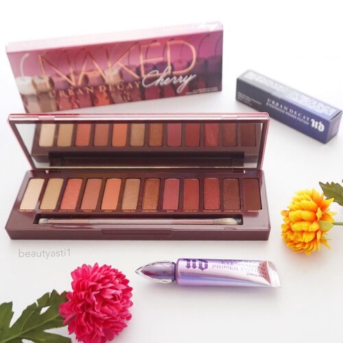 Yayy sekarang kamu udah bisa membeli produk Urban Decay di @sociolla , cek terus website sociolla nya ya karena beberapa item UD ada yang lagi diskon!! Wow.. ..Ini aku punya Urban Decay Naked Cherry Palette yang kesemua warna nya cantik dan mesti kamu koleksi nih. Ditunggu ya review nya di blog beautyasti1.com...#ud #urbandecay #sociolla #socoid #sociollabloggernetwork #sbn #clozetteid #nakedcherry