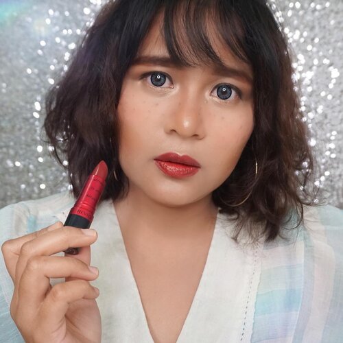 #MyBoldLook Part II. Masih bertemakan Korean makeup tapi dengan sedikit freckles biar keliatan mudaan dikit.. Pede aja lagi berani tampil beda, karena makeup yang bold ga melulu harus bold semuka. Because for me, BOLD is Confident, Brave, and Fun.
.
.
.
Disini aku tanpa mascara dan tanpa false lashes malah terlihat BOLD dengan lipstick merah nya Revlon Super Lustrous yang shade Raisin Rage.. Super love sama warna merahnya @revlonid yang bikin makeup simple jadi terlihat woww!!
.
.
.
#myboldlook #liveboldly #bold #boldmakeup #revlon #revlonid #clozetteid  #lipstick #redlipstick #beauty #beautyblogger #beautybloggerid #indobeautyblogger #indonesianbeautyblogger #indonesianfemalebloggers #makeupjunkie #jakartabeautyblogger #beautybloggerjakarta #beautybloggerindonesia #bloggerperempuan #bloggerindonesia #indonesianblogger