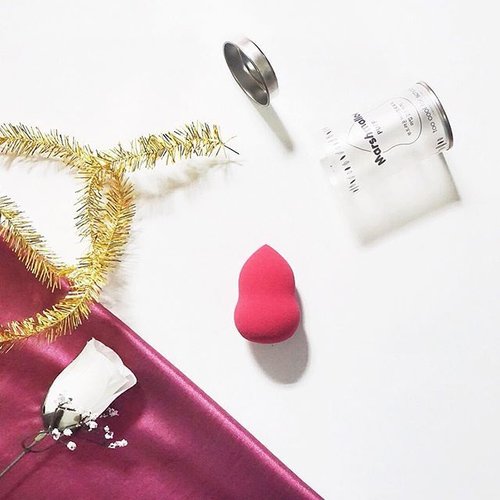Do not have to buy expensive tools to give you a flawless skin. I choose Marshmallow Puff from Too Cool For School 💗 
What is yours? @soniawardhani @msrenc 
#clozettextenwa #twonderful #clozetteid #flatlay #photooftheday #new #happy #weekend #friday #toocoolforschool #beautyblender #pink  #like4like #love #followme #marshmallow #puff #beauty #makeup #flawless