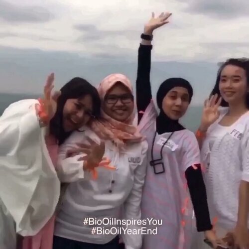 [NEW POST IS UP!] Pengalaman pertama aku cruising bareng Bio-Oil di Quick Silver Marina Batavia, baru tau ternyata sampai di bawa bawa ke pulau Kelor 😌, mommy nya jauh banget dah maen nya || Mba, mba @echaimutenan duit nya dah abis? 😂
.
.
.
Thank you so much to my team, grup 4, Calendula yang berhasil memenangkan grup challenge di Bio-Oil Rendezvous Night 2017 yayy, we did it! Acaranya seru banget walau aku mabok laut muupken. .
.
Cek beautyasti1.com atau klik link yang ada di bio IG aku ya 🌍
.
.
#clozetteid #biooil #biooilinspiresyou #BioOilYearEnd #BioOil4 #quicksilver #cruise #marinabatavia #marina #pulaukelor #beauty #beautyblogger #beautybloggerid #indobeautyblogger #indonesianbeautyblogger #indonesianfemalebloggers #makeupjunkie #jakartabeautyblogger #beautybloggerjakarta #beautybloggerindonesia #beautyinfluencer #beautyenthusiast #bloggerperempuan #bloggerindonesia #indonesianblogger