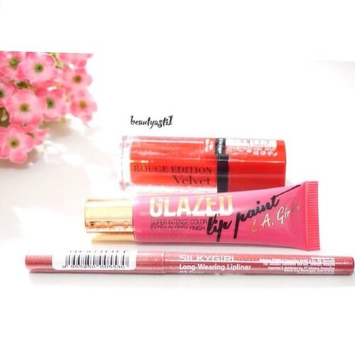 Hi, siang siang terik gini enakan main tebak tebakan #HelloSummerGA yuuk.. 🛀🚿🚿 Tebak bulu mata @aldoakiraeyelashes dan dapatkan 10 pasang false eyelashes nya untuk 2 orang yang menjawab dengan benar. Kalian bisa temukan jawaban nya di post ini 👉 http://beautyasti1.blogspot.com/2015/08/beautyasti1-beauty-haul-august-2015.html Link is on my bio ❤️❤️❤️Good Luck!! ❤️❤️❤️ #clozetteid #bourjois #lips #like #love #new #flatlay #flower #lagirl #glazed #silkygirl #giveaway #beautygiveaway #beauty #beautyblogger #blogger #picoftheday #photooftheday #photo #lipstick #cute #happy #smile #summer #fall #giveawayindo #giveawayindonesia #giveawayid #follow
