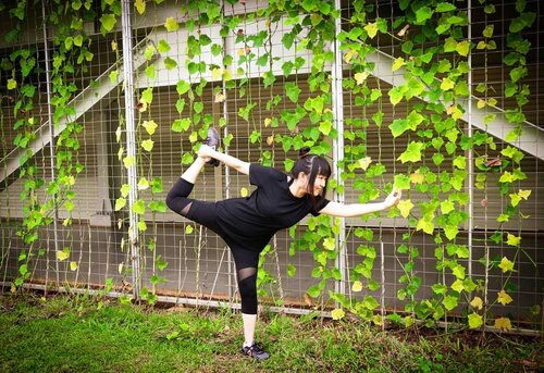 Relax, find your balance, and enjoy life.. Like a tree, you have to find your roots, then you can bend in the wind..
All problems are illusions of mind, so let's see the positive in every situation to get better..😊
.
.
.
.
.
#ClozetteID #picoftheday #yoga #portrait #yogafun #yogagram #yogapose