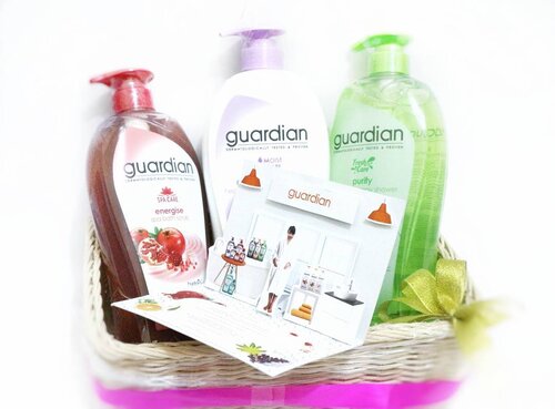 3 dari seluruh varian terbaru #bathseries dari @guardian_id 
Review? Coming soon on #MeisUniqueBlog 😊
.
.
.
.
.
#keguaardianyuk #GuardianBathSeries #TreatYourself #RelaxStartsFromMe  #ClozetteDaily #clozetteID