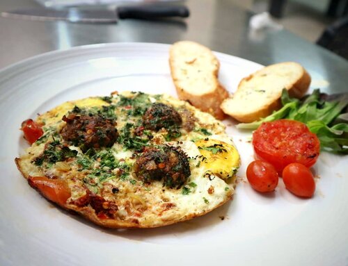 My Mediterranean Breakfast 🍳🥩🐑
.
Sabtu lalu, Mei dan temen-temen foodies ikutan cooking class di @cokro22cs..
.
Nah, pada cooking class ini, kita diajarin cara memasak menu breakfast ala  Mediterranean..😊😁
.
Kebayang dong gimana keseruannya..😆 Pas cooking class, banyak istilah teknik memasak dan jenis bumbu yang terdengar asing bagiku (*maklum anak telor ceplok aku tuu 🙈), tapi semuanya dijelasin detail oleh chef @food_crazylicious..
.
Wanna learn cooking/baking, too? Cuss, kepo'in IG @cokro22cs..
Psst, setelah masak-masak, Uniquesss juga bisa nongki icip-icip beragam jenis cake dan roti, sambil nyeruput kopi kekinian di @odelice.indonesia juga lho..😍💞
.
.
📍Jl. Hos Cokroaminoto No. 22, Menteng, Jakarta Pusat
.
.
.
.
.
#foodphotography #foodporn #foodgasm #coffeeshop #cookingClass #review #ClozetteID #brunch