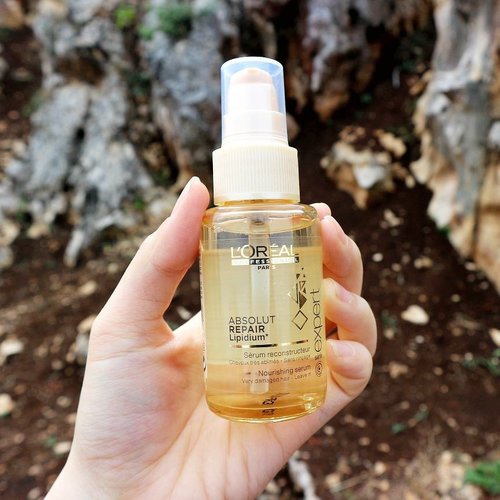 This is my current hair serum before I start blow-drying as my heat protection hair product to prevent breakage.. Yeah, it's L'Oreal Absolute Repair Lipidium Serum.. Review coming soon on #MeisUniqueBlog 😊😊😊
.
.
.
.
.
 #indonesianblogger #hairserum #review #clozetteID #ClozetteDaily #indonesianbeautyblogger #JakartaBeautyBlogger #beautiesquad #hairserum #LorealParis #beautyblogger #instareview #igdaily #instablog
