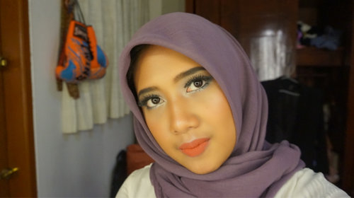 Face:-Maybelline fit me concealer (medium)-Moors TWC-Make Over contour kit-nyc bronzing powder-e.l.f shimmering facial whip (lilac petal)-Beauty Story sweet lip&cheek (sweet pea)Eyebrow:L'oreal brow artist (01)Eyes:-Morphe 35K-maybelline big eyes volume expressLip:Purbasari matte lipstick (89 Jade)...#makeup #face #hijab #beauty #lip #lips #eyes #morphebrushes #morphe35k #loreal #makeover #beauty #indonesian #maybelline #indonesia #asia #asian #asianskin #elfcosmetics #mirrorless