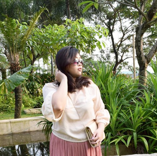 Coachella Vibe 🌴🌞
•
•
•
#coachella2017 #coachella #chella #ootd #potd #lookbook #ootdindo #lookbookindonesia #lookbookindo #indonesian_blogger #indonesiancurvyblogger #chictopiastyle #looksootd #ootdholic #outfithariini #ootdjourney #clozetteid #clozetter #COTW #instalike #outfit #inspiration #fashion #blogger #fashionblogger #fblogger #fashiondiary #dyantara #dyantarastyle #aiachanfashionjournal