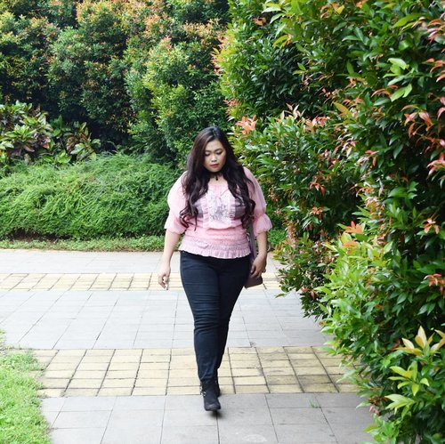 New update on my blog in the Valentine's week and also perfect for your Spring outfit. Link on bio!
•
•
•
#ootd #potd #lookbook #ootdindo #lookbookindonesia #lookbookindo #indonesian_blogger #indonesiancurvyblogger #chictopiastyle #looksootd #ootdholic #outfithariini #ootdjourney #clozetteid #clozetter #COTW #dandansenin #instalike #spring #outfit #inspiration #springootd #fashion #blogger #fashionblogger #fblogger #fashiondiary #dyantara #dyantarastyle #aiachanfashionjournal