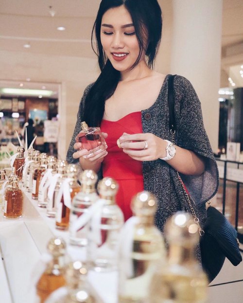 In love with the scent of Mon Guerlain perfume. The Carla lavender that I encounter in this perfume shakes up modern femininity. And the overall blend is so light and elegant ❤️ don't miss the chance to get this mini perfume for FREE tomorrow at Mon Guerlain's booth in front of SOGO , Plaza Senayan. See you!  #MonGuerlain #ClozetteIDXGuerlain #Clozetteid  ㅤㅤ
ㅤㅤ
ㅤㅤ
ㅤㅤ
ㅤㅤ
ㅤㅤ
ㅤㅤㅤㅤ
ㅤㅤ
ㅤㅤ
ㅤㅤ
ㅤㅤ
ㅤㅤ
ㅤㅤ
ㅤㅤ
 #beautyblogger #indonesianfemaleblogger #beautyjunkie #makeupjunkie #perfume  #makeupaddict #makeupjunkie #clozettestar  #endorse  #indonesianblogger #Indonesianfemalebloggers #indonesianfashionblogger #beautyenthusiast #beautybloggerindonesia #makeuptutorial #femaleblogger #dailyupdate #bloggers #reviewproduct #bloggerindo #reviewblogger #bloggerswanted #fblogger #fdbeauty #fragrance #fragrancelover
