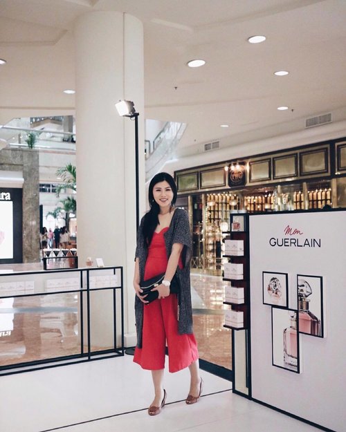 Earlier today at Mon Guerlain @guerlain Booth Plaza Senayan! for you who were around Plaza Senayan, come and take a selfie or ootd in front of Mon Guerlain's booth and get their mini product for FREE. (Only till this Sunday) #MonGuerlain #ClozetteIDXGuerlain #Clozetteid 📸: @mariaistella ㅤㅤ
ㅤㅤ
ㅤㅤ
ㅤㅤ
ㅤㅤ
ㅤㅤ
ㅤㅤㅤㅤ
ㅤㅤ
ㅤㅤ
ㅤㅤ
ㅤㅤ
ㅤㅤ
ㅤㅤ
ㅤㅤ
 #beautyblogger #indonesianfemaleblogger #beautyjunkie #makeupjunkie #perfume  #makeupaddict #makeupjunkie #clozettestar  #endorse  #indonesianblogger #Indonesianfemalebloggers #indonesianfashionblogger #beautyenthusiast #beautybloggerindonesia #makeuptutorial #femaleblogger #dailyupdate #bloggers #reviewproduct #bloggerindo #reviewblogger #bloggerswanted #fblogger #fdbeauty #fragrance #fragrancelover