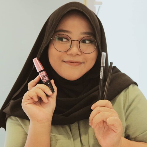 Makeup mata nggak pernah fail kalo pake produk-produk dari @maybelline! Menjelang Ramadan, ada diskon up to 50% di @tokopedia untuk purchase makeup & exclusive beauty gift set with free hijab from ZM!-Langsung cuss klik link di bio & pake voucher "MYBKOL26" untuk dapetin extra potongan harga. Borong produk-produknya buat hampers Ramadan cocok uga gaiiisss 💃🤸-#MaybellineID #MaybellineDareToShare