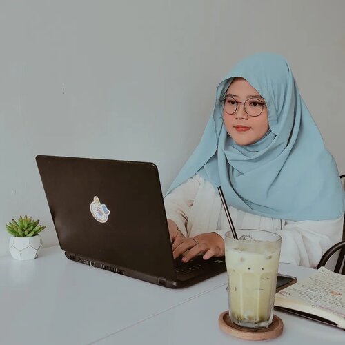 I've been looking for that passion to write again. Mengawali karir sebagai blogger di tahun 2017 dan mempertahankannya sampe sekarang tuh mulai nggak mudah buatku. Semoga Ramadan kali ini membawa semangat lama yang dulu pernah ada.