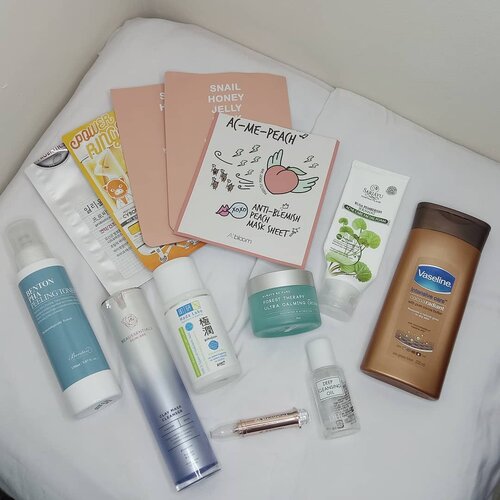 Mulai tahun ini bakalan bikin postingan tentang empties produk.
Ini empties Januari, tapi telat posting karena hujan terus susah fotonya 😭

#Benton PHA Peeling Toner
#Beaussentials Clay Mask Cleanser
#Hadalabo Gokyujun Lotion for Normal - Oily skin
#Beaussentials Whitening Serum
#AlwaysBePure Forest Therapy Ultra Calming Cream
#DHC Cleansing Oil
#Vaseline Cocoa Radiant Lotion
#Sariayu Acne Care Facial Foam
#Althea #Elizavecca #Jinjungsung #Illiyoon Sheet Mask

Adakah produk favorite temen-temen disini?

#beautiesquad #lianaekacom #idskincarecommunity #skincarecommunity #skincare #skincarelover #skincarejunkie #lokalskincare #skincarelokal #indonesiabeautyblogger #beautybloggerindo #clozetteid