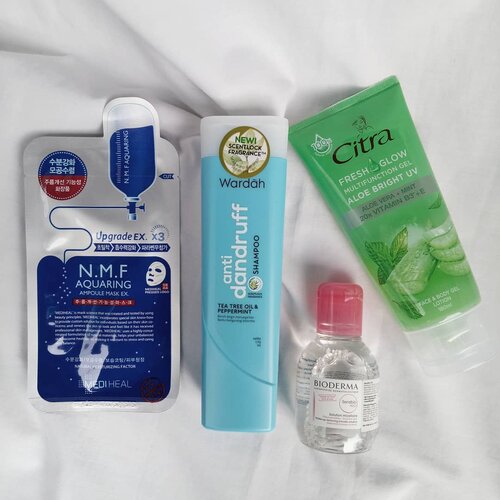 🎁Gratitude Post🎁

1. @mediheal_idn N.M.F Aquaring Ampoule Mask Ex
2. @wardahbeauty Anti Dandruff Shampoo
3. @bioderma_indonesia Micellar Water
4. @cantikcitra Fresh Glow Multifunction Gel Aloe Bright UV

Beberapa produk udah aku coba, kecuali sheet mask mediheal. Soon aku coba dan review 😗

#SOCOBOX #SOCOID #SOCOBOXBESTOF2019 #beautiesquad #lianaekacom #idskincarecommunity #skincarecommunity #skincare #koreanskincare #skincarekorea #skincarelover #skincarejunkie #lokalskincare #skincarelokal #indonesiabeautyblogger #beautybloggerindo #clozetteid