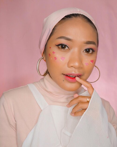 Menyambut hari besar valentine besok ni, ya meskipun gue bakalan tetap diam dirumah 😝 setidak nya aku mengasi insiprasi makeup (kalau ada yg nyontoh) #indobeautygram @indobeautygram #valentineday #valentinemakeup #clozetteid #cutemakeup #pinkmakeup