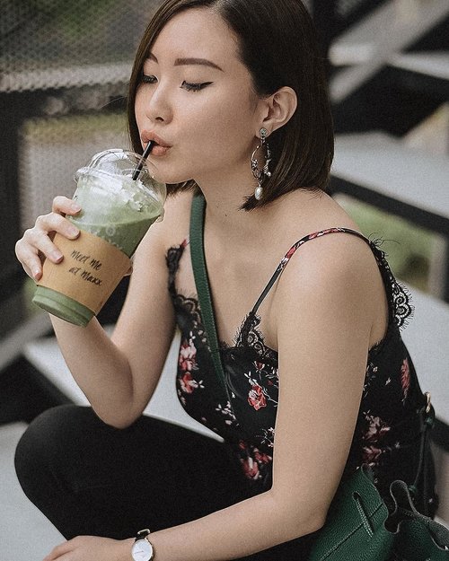 Cheers to the weekend 🍻 Another color coordinated happen sampe minuman segala 😆 Earring by @cora.collective.....#ootd #fashion #style #love #like #instagood #fashionblogger #follow #outfit #photography #instafashion #photooftheday #outfitoftheday #streetstyle #picoftheday #instagram #selfie #beauty #makeup #clozetteid