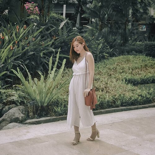 I love mix and match top and bottom, lebih seneng lagi pakai one-piece outfit kayak jumpers, rompers, or dress karena simply outstanding, tinggal mikirin accessories, bag, shoes yang senada. I've been looking for jumpsuit putih udah lama dan nemu yang cocok di @mademoiselle.co Sebetulnya including Waist Belt, tapi aku lebih suka ga dipakein belt supaya detail lace-nya kelihatan. Ankle Strap Heels from @noche.id , super comfy dan @nonataliashop Bucket Bag. Kecil tapi muat banyakkk!!! #clozetteid #ootd #ootdindo #lookbook #lookbookindonesia