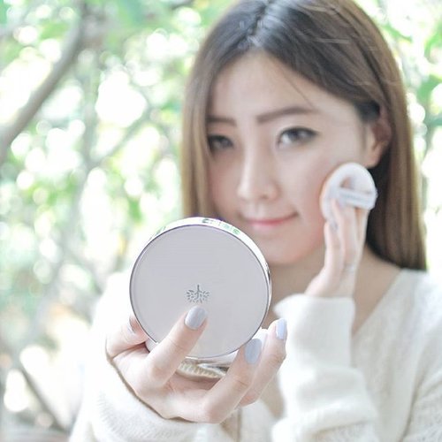 "Be your own kind of beautiful"

Finally the review is up on my blog, TheFACEshop Oil Control Water Cushion on my hand. Only IDR 329K and get promo free refill ♡ Love at first try! Thankyou @thefaceshopid  @kawaiibeautyjapan

http://notonlywear.blogspot.co.id/2015/10/love-at-first-try.html

#clozetteid #makeup