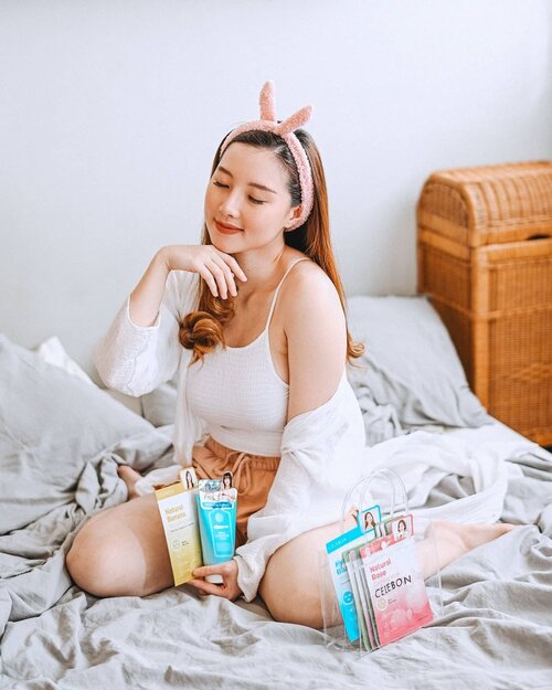 [GIVEAWAY # 3]
.
#yanitasyagiveawayparade x @celebon_korea
.
Guysss gimana kalau kita pakai waktu2 di rumah kayak gini untuk self pampering? Disini aku dan @celebon_korea mau bagi2 produk Celebon untuk 10 orang pemenang yg masing2 akan mendapatkan :
- Ceramide Pink Microfiber Mask
- Cica Green Microfiber Mask
- Hyaluronic Acid Microfiber Mask
- Natural Banana Nourishing Mask
- Natural Herb Mint Acne Care Mask
- Natural Rose Calming Mask
- Pearl Cleansing Foam
- Celebon pouch & hair band
(SWIPE ya buat lihat hadiahnya)
.
Caranya gampang banget :
.
1. Wajib follow instagram aku dan @celebon_korea
2. Aktif di Instagram aku dan @celebon_korea
3. Comment dong kira2 produk Celebon apa yg bikin paling penasaran & mention 3 teman kalian dengan hashtag #CélebonXYanitaSya di kolom komentar postingan ini.
4. Save & Share on your Instagram Story, jangan lupa untuk tag and mention @yanita.sya x @celebon_korea
.
*Boleh comment sebanyak-banyaknya
**Periode Giveaway berlaku hingga 1 Februari 2021
.
Have fun and good luck 🎉
.
.
.
.
#giveawayindonesia #freebies
#giveawaytime #giveaway2021
#giveawayskincare #giveawaymakeup
#clozetteid #makeup #skincare #giveaway #beautyvlogger #giveawayindo #infogiveaway