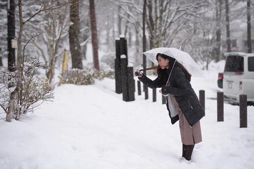 The cold never bothered me anyway | 📷 @samseite#clozetteid#lykeambassador#yanitasyaxjapan#pics_jp