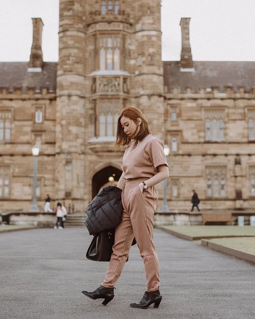 Earlier this evening, wearing super comfy Spencer Set from @standforwoman It was simply perfect, altough the conditions were very windy 🍃 📷 @samseite
.
.
.
.
.
.
.
.
.
#ootd #fashion #style #fashionblog #fashionista #clozetteid #instagood #outfitoftheday #outfit #instafashion #picoftheday #instastyle #photography #look #ootdfashion #photooftheday #styleoftheday #stylisht