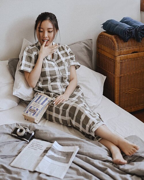 Pajamas all day in @justcoid
Pj yg aku pakai ini ada shortnya, jadi 3 in 1 gt, guys!
Super comfy jadi enak dibawa tidur atau leyeh-leyeh di kamar seharian 😆 Abis ini ai dikefred suami dong, remahan jagungnya berserakan di kasur 😂
.
.
.
.
.
.
#clozetteid
#outfitinspo
#outfitideas
#pajamas
#ootd