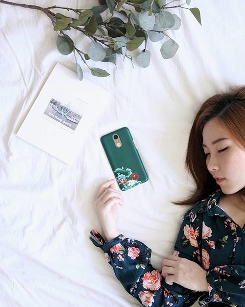 In a world full of trends, I want to remain a classic. Twinning floral pattern dress and phonecase from @beruangcase
.
.
.
.
.
#endorsement #r4r #flatlay #eye #portrait #portraiture #photo #potd #photooftheday #selca #selfie #beauty #makeupartist #photo #fashionmakeup #beautyblog #girl #blogger #mua #makeupinspired #endorsement #fotd #makeup #faceoftheday #endorse #clozetteid
