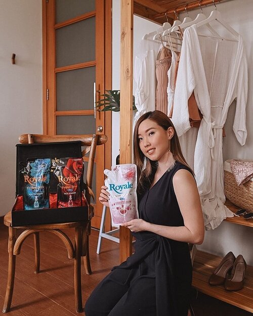 Every morning starts a new page in our story. Make it a great one today. Untuk menjadi wanita yang bisa menginspirasi, aku selalu berusaha untuk memberikan yang maksimal. Aku yakin banget, di usia produktif seperti kita, pasti punya segudang kegiatan dari pagi sampai malam. Cerita sedikit buat yg penasaran sama pekerjaanku. Hihi. Biasanya saat photoshoot, dalam sehari aku harus membuat konten dengan 3-5 produk, kesemuanya dengan outfit yg berbeda. Percaya deh, pakaian yg nyaman, harum, dan segar bikin tambah percaya diri, apapun pekerjaan kalian. Makanya aku butuh #ScentForSuccess dari @royalebysoklin Teknologi Royale Activ Touch-nya menebar parfum di setiap sentuhan, dengan parfum elegant yang tahan sepanjang hari. Ga sabar untuk menyambut pagi dan menjalani hariku dengan Royale Parfum Series by Soklin, Pink Satin!-Pengen cobain Royale Parfum Series by So Klin? Kamu bisa kunjung website Royale yaitu www.royalebysoklin.com dan klik try me! @royalebysoklin #ScentForSuccess 🥰.....#ClozetteID #Beauty#OOTD #OutfitOfTheDay