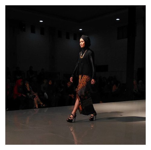 Walk, walk, walk, and face your world! 
#BatikBiennale
#JogjaInternationalBatikBiennale 
#fashionstyle 
#fashionshow
#instafashion
#fashion
#clozetteid 
#catwalk 
#ErnysJournal