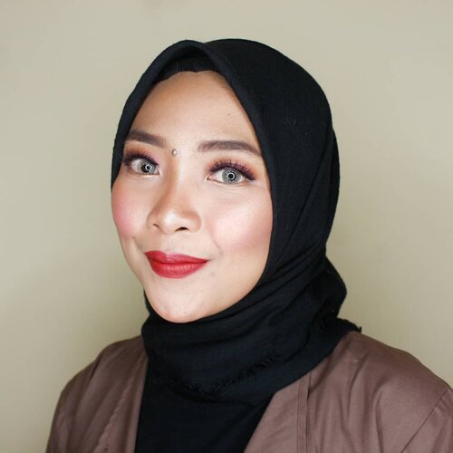 Kata orang, makeup ini menor. Tapi kutetap percaya diri 👌❤️ #ErnysJournalMakeup #Clozetteid