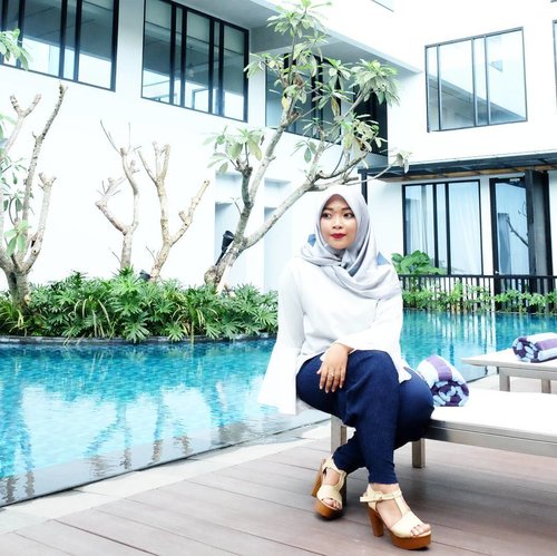 Thinking how I spend my long weekend. Aha, dont forget to check my newest post about Rollover Reaction by click the link on bio!

#ernysjournal 
#ClozetteID 
#Clozette 
#HijabOOTD
#OOTD
#HOTD 
#LifestyleBlogger